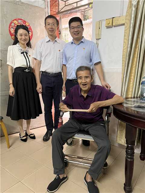 2022年7月1日慰问困难党员.JPG