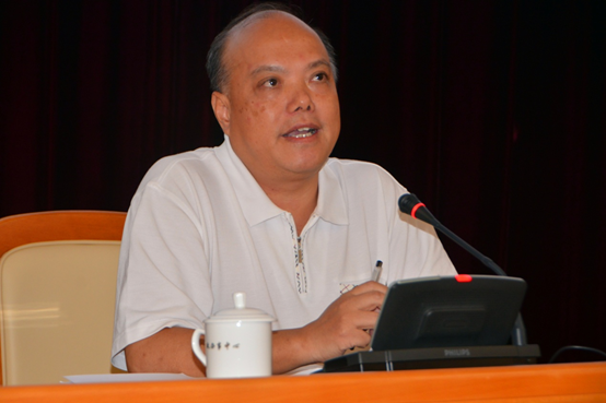 本次讲座邀请来了东莞理工学院党委副书记吕琦元前来作专题讲座授课